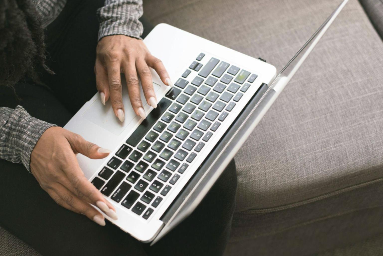 Professionelle Arbeitsumgebung für Finanzbildung und Geschäftsprozesse